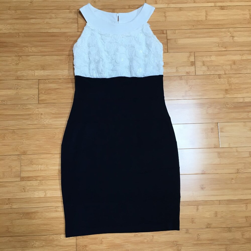 EUC Enfocus Studio Navy & White Rose Textured Sheath Dress